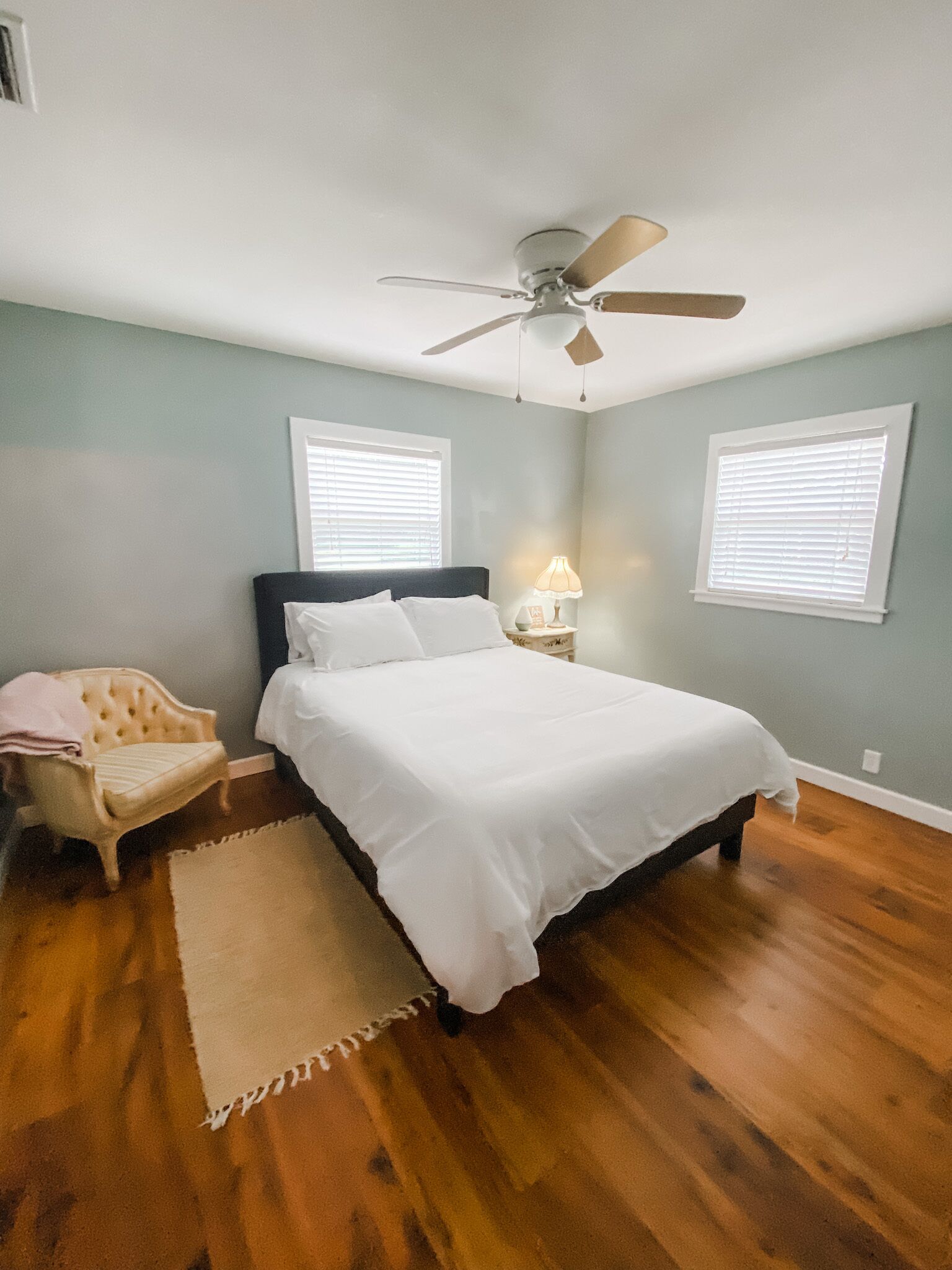 3 bedrooms, desk, travel cot, WiFi