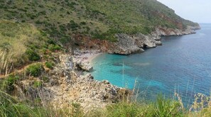 Na praia, espreguiçadeiras