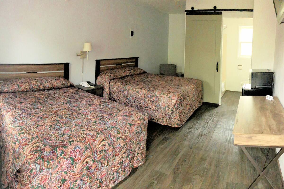 Standard Suite, 2 Double Beds, Non Smoking (Traditional Room 2 Beds)