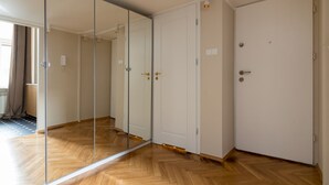 Unclassified image, 2 of 29, button - Brand New Studio Old Town 10min Ntflx (Warsaw)
