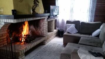 House, 2 Bedrooms | Living room