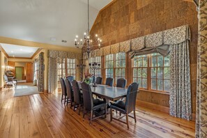 Dining - Fawn Creek: Beautifully Appointed, Mtn Views w Covered Porch and Wood Fireplaces (Highlands)