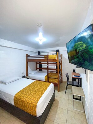 Cortinas blackout, tabla de planchar con plancha y wifi gratis 