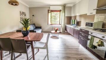 Réfrigérateur, micro-ondes, four, lave-vaisselle