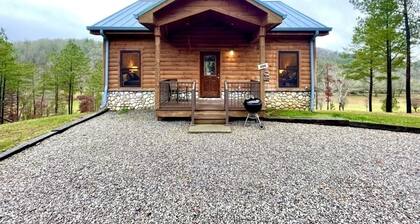 Charming, pet friendly cabin, perfect for fishing, family, hiking and R&R!