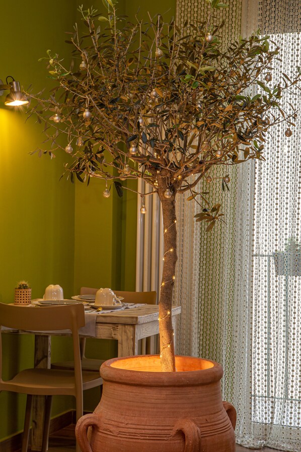 Tägliches inbegriffenes kontinentales Frühstück