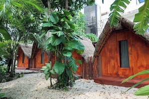 Individually decorated, bed sheets - El Búho Eco-Cabañas Hostal. (Bacalar)