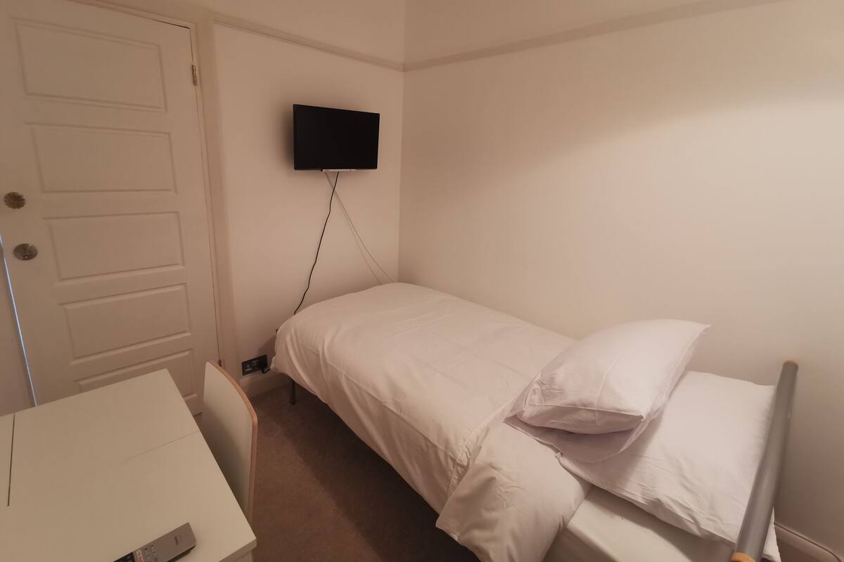 Deluxe Single Room | Egyptian cotton sheets, premium bedding, memory foam beds