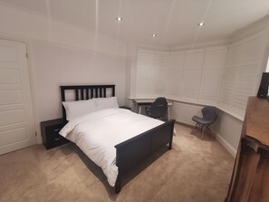 Deluxe Double Room | Egyptian cotton sheets, premium bedding, memory foam beds - NEW PROPERTY CLOSE TO WHITTON STATION (Twickenham)