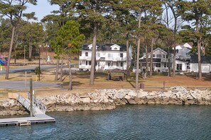 Exterior - Channel Lookout - Water views & public dock! (Chincoteague Island)