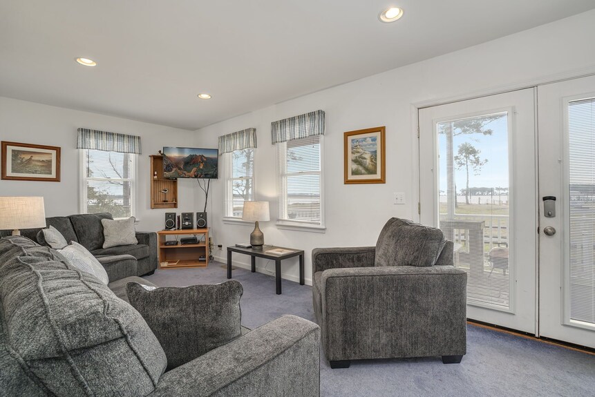 Channel Lookout | Memorial Park Water Views W/ Private Deck, Assateague Channel Scenery & Fishing - Chincoteague, VA