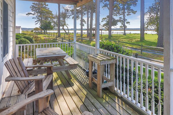 Outdoor dining - Channel Lookout - Water views & public dock! (Chincoteague Island)