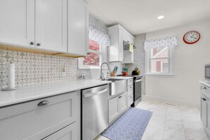Fridge, microwave, oven, stovetop - Donovan's Reef | Colorful Downtown Chincoteague Cottage w/ Sunroom, Walk to Shops & Pet Friendly (Chincoteague Island)