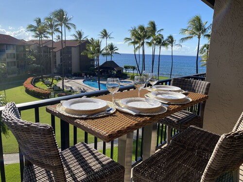 Sleeps 10, Great Ocean view condo at Papakea