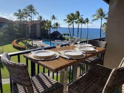 Sleeps 10, Great Ocean view condo at Papakea