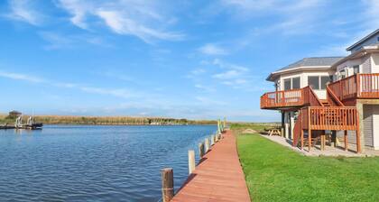 Waterfront * 4 Schlafzimmer * Pet Friendly * Pools