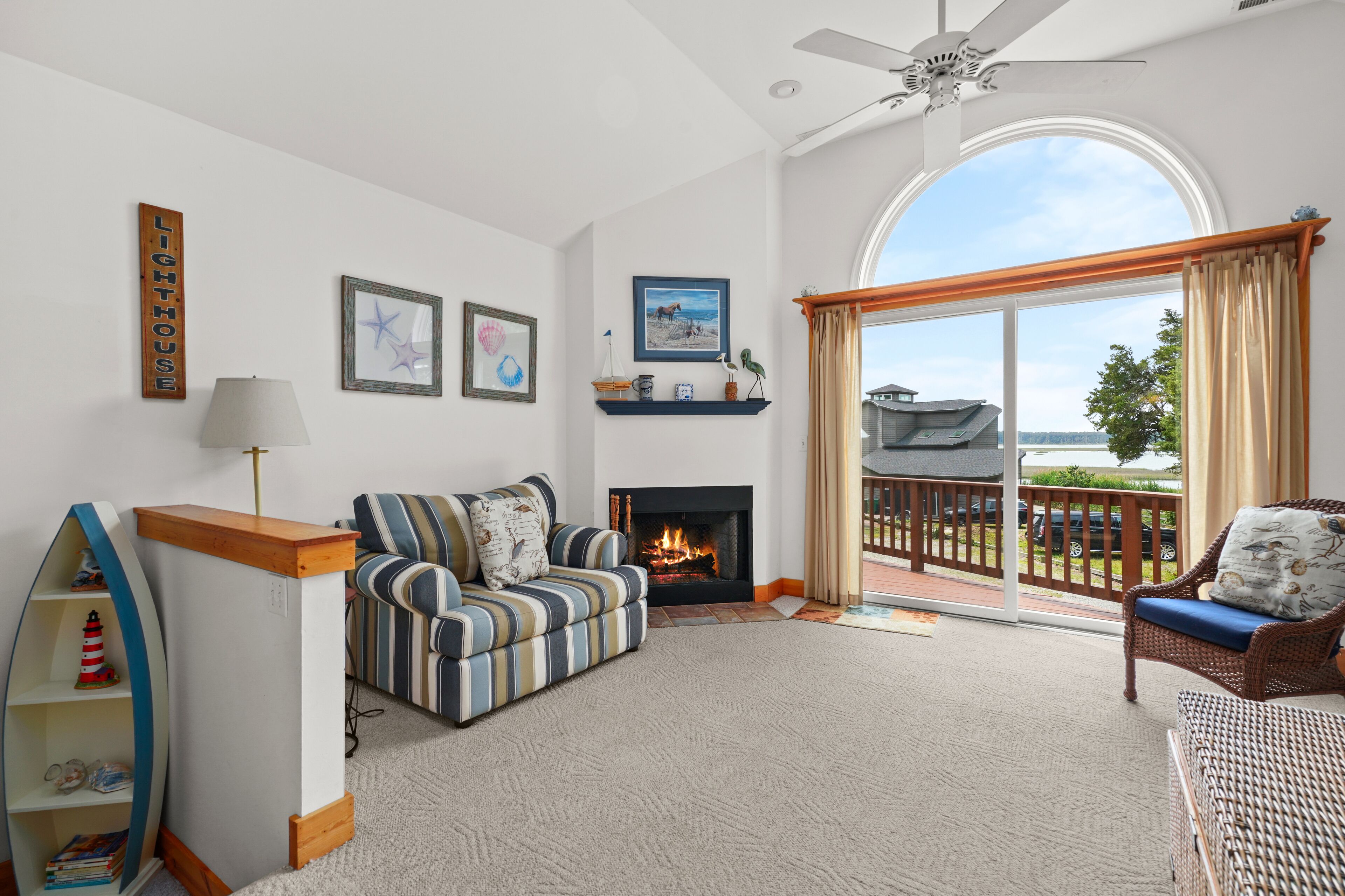 TV, lareira, DVD player