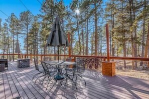 Outdoor dining - Black Forest Retreat (Colorado Springs)