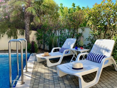 Private pool and Mediterranean garden apt Mia