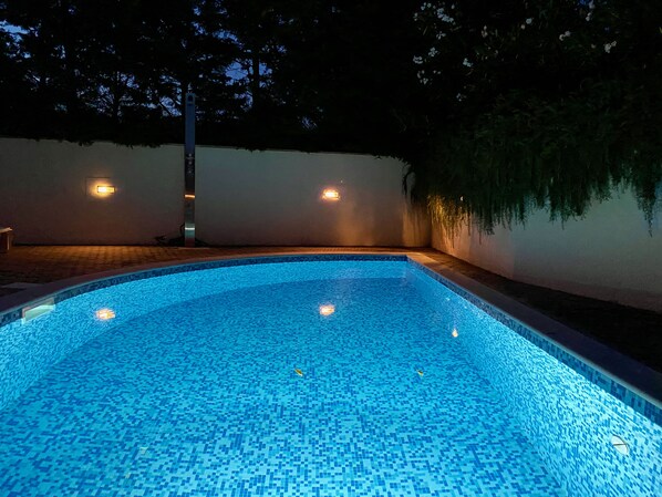 Outdoor pool, pool loungers