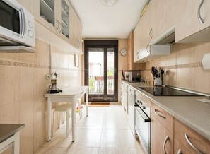 Refrigerador, microondas, horno, placa de cocina