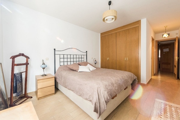 Habitación suite con cama de matrominio de 150x200
