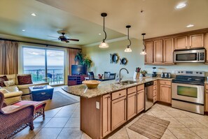 Fridge, microwave, oven, stovetop - 5th floor, Gulf views, 2 Pools, Free Beach Service, Garage Parking (Miramar Beach)
