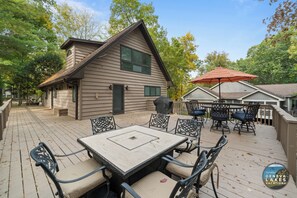 Outdoor dining - Abbey Springs Home|North Shore Hideaway|Fireplace|Large Deck|Pools|Beach|Clubhouse|Ping Pong Table (Fontana-on-Geneva Lake)