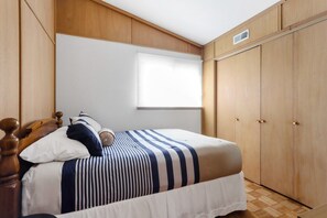 5 bedrooms, WiFi, bed sheets