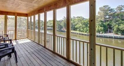 Canal Front Home in Beautiful Brigands Bay, Pet Friendly
