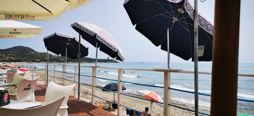 Atemberaubende Villa mit Meerblick, 300 m vom Strand Foxi Murdegu entfernt