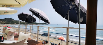 Prachtige villa met zeezicht, op 300 m van het strand van Foxi Murdegu