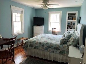 5 bedrooms, desk, iron/ironing board, free WiFi