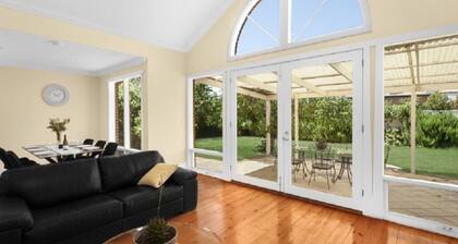 Adelaide Style Accommodation-Close to City and Beach-4 .5 Star+WI-FI+ 3 carpark