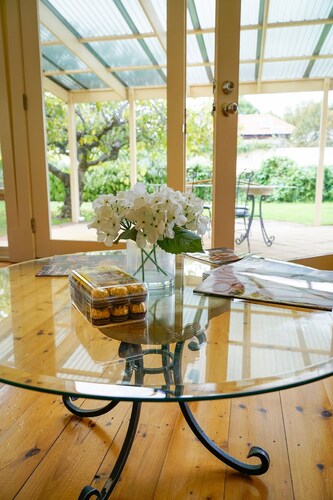 Adelaide Style Accommodation-Close to City and Beach-4 .5 Star+WI-FI+ 3 carpark