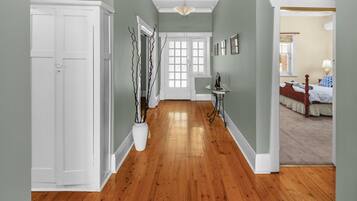 3 bedrooms, iron/ironing board, travel cot, free WiFi