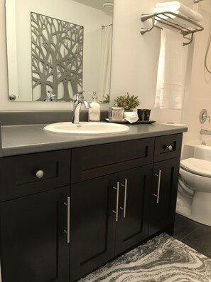 Combined shower/bathtub, hair dryer, towels, soap