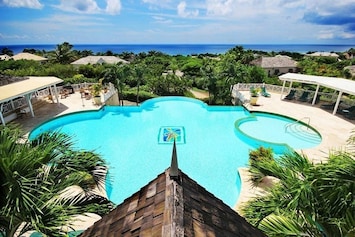 Sugar Hill Clubhouse infinity pool