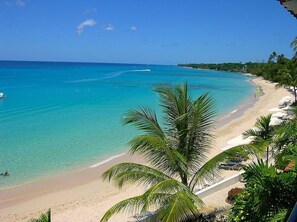 サンラウンジャー、ビーチタオル