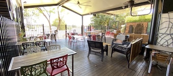 Leeton Hotel