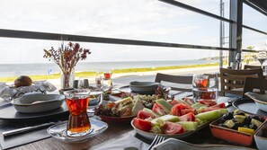 Tägliches inbegriffenes einheimisches Frühstück