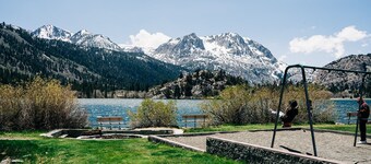 Juni Lake Home med udsigt - 2bd / 2ba + hems