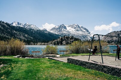 June Lake Home with a view - 2bd / 2ba + loft