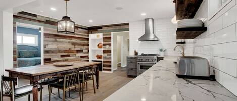 雪櫃、微波爐、焗爐、爐具