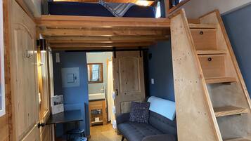 Deluxe Cabin, 1 Queen Bed, Park View | Egyptian cotton sheets, premium bedding, memory-foam beds