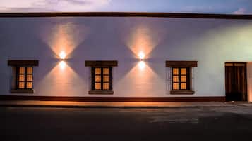 Vista frontal de la propiedad