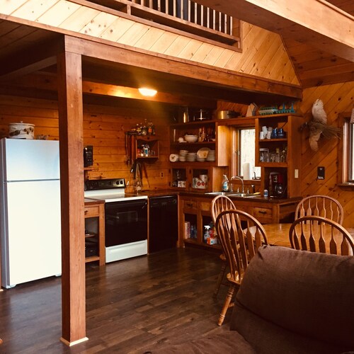 Rustic Cabin in the Woods Close to Raystown Lake - DOG Friendly