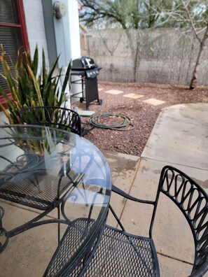 Outdoor dining - AZ Ranch House, near UofA & Banner Hosp /midtown (Tucson)