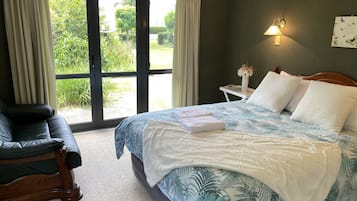4 habitaciones, tabla de planchar con plancha, wifi y ropa de cama