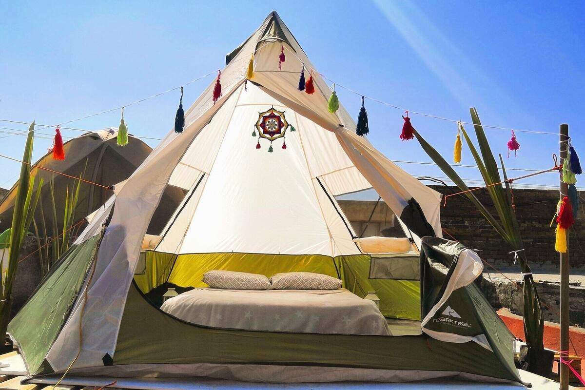Tienda de campaña romántica, 1 cama matrimonial | Wifi gratis y ropa de cama 